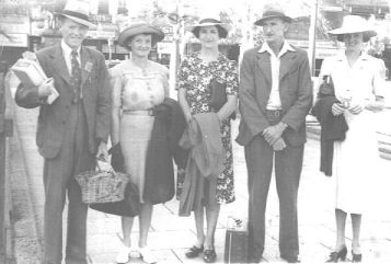 1946brisbane_cenotaph.jpg (17910 bytes)